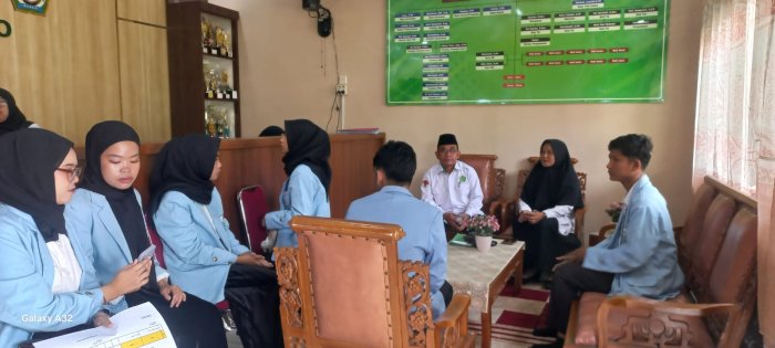 Waka Kurikulum MAN 2 Bungo Berikan Pengarahan kepada Mahasiswa PPLK Universitas Islam Yasni Bungo Waka Kurikulum MAN 2 Bungo Berikan Pengarahan kepada Mahasiswa PPLK Universitas Islam Yasni Bungo
