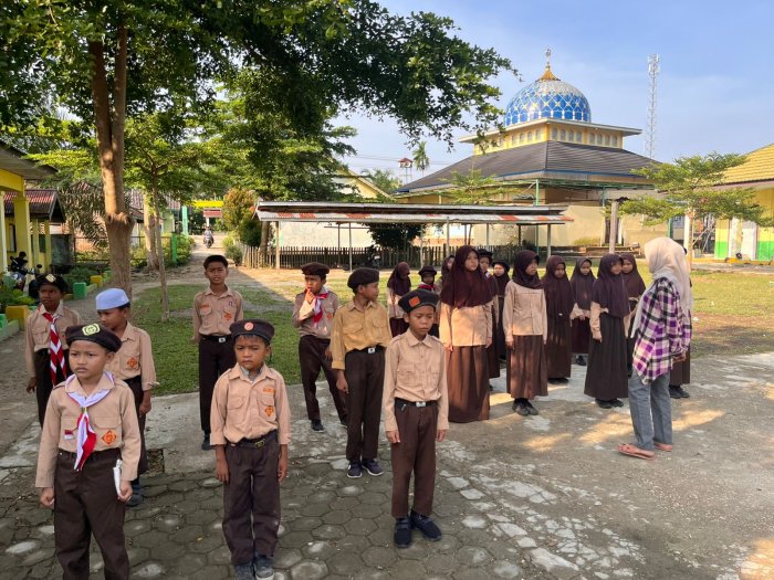 Momen Seru Kegiatan Pramuka MIN 1 Muaro Jambi dalam Bidikan Kamera Humas Momen Seru Kegiatan Pramuka MIN 1 Muaro Jambi dalam Bidikan Kamera Humas