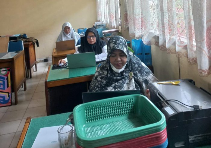 Beda Bidang Studi, Satu Semangat: Tiga Guru MAN 2 Bungo Tuntaskan AKGTK Beda Bidang Studi, Satu Semangat: Tiga Guru MAN 2 Bungo Tuntaskan AKGTK