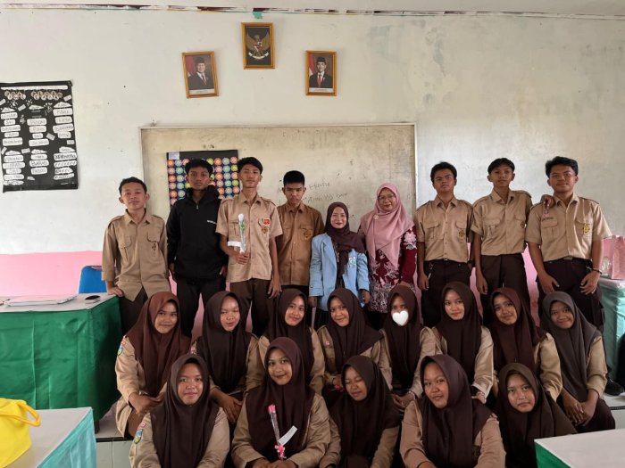 Nurasiah Mahasiswa PPLK Sukses Gelar Praktik Mengajar Di MAN 2 Bungo Nurasiah Mahasiswa PPLK Sukses Gelar Praktik Mengajar Di MAN 2 Bungo