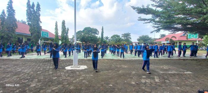 MAN 2 Bungo Gelar Senam Pagi Bersama, Wujudkan Siswa Sehat, Aktif, dan Berkarakter MAN 2 Bungo Gelar Senam Pagi Bersama, Wujudkan Siswa Sehat, Aktif, dan Berkarakter