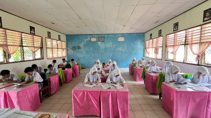 Semangat Belajar Siswa MAN 2 Bungo, Fokus Raih Prestasi di Ruang Kelas Semangat Belajar Siswa MAN 2 Bungo, Fokus Raih Prestasi di Ruang Kelas