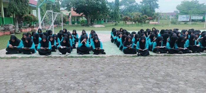 Menyejukkan Hati di Jumat Penuh Berkah : MAN 2 Bungo Gelar Yasinan Rutin Dipimpin Siswa Kelas XII M. Achdan Mangkubama Menyejukkan Hati di Jumat Penuh Berkah : MAN 2 Bungo Gelar Yasinan Rutin Dipimpin Siswa Kelas XII M. Achdan Mangkubama
