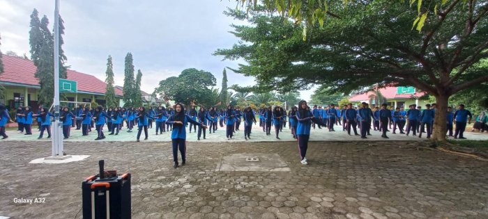 Gerakkan Badan, Bangkitkan Semangat: MAN 2 Bungo Laksanakan Senam Rutin Gerakkan Badan, Bangkitkan Semangat: MAN 2 Bungo Laksanakan Senam Rutin