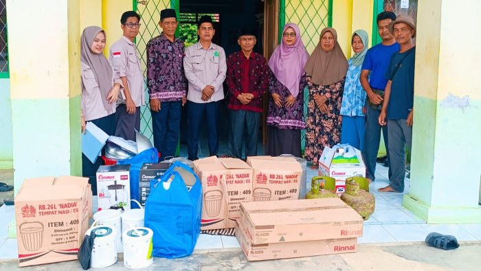Empat Pedagang Kantin Halal MIN 4 Tebo Terima Bantuan Peralatan Usaha