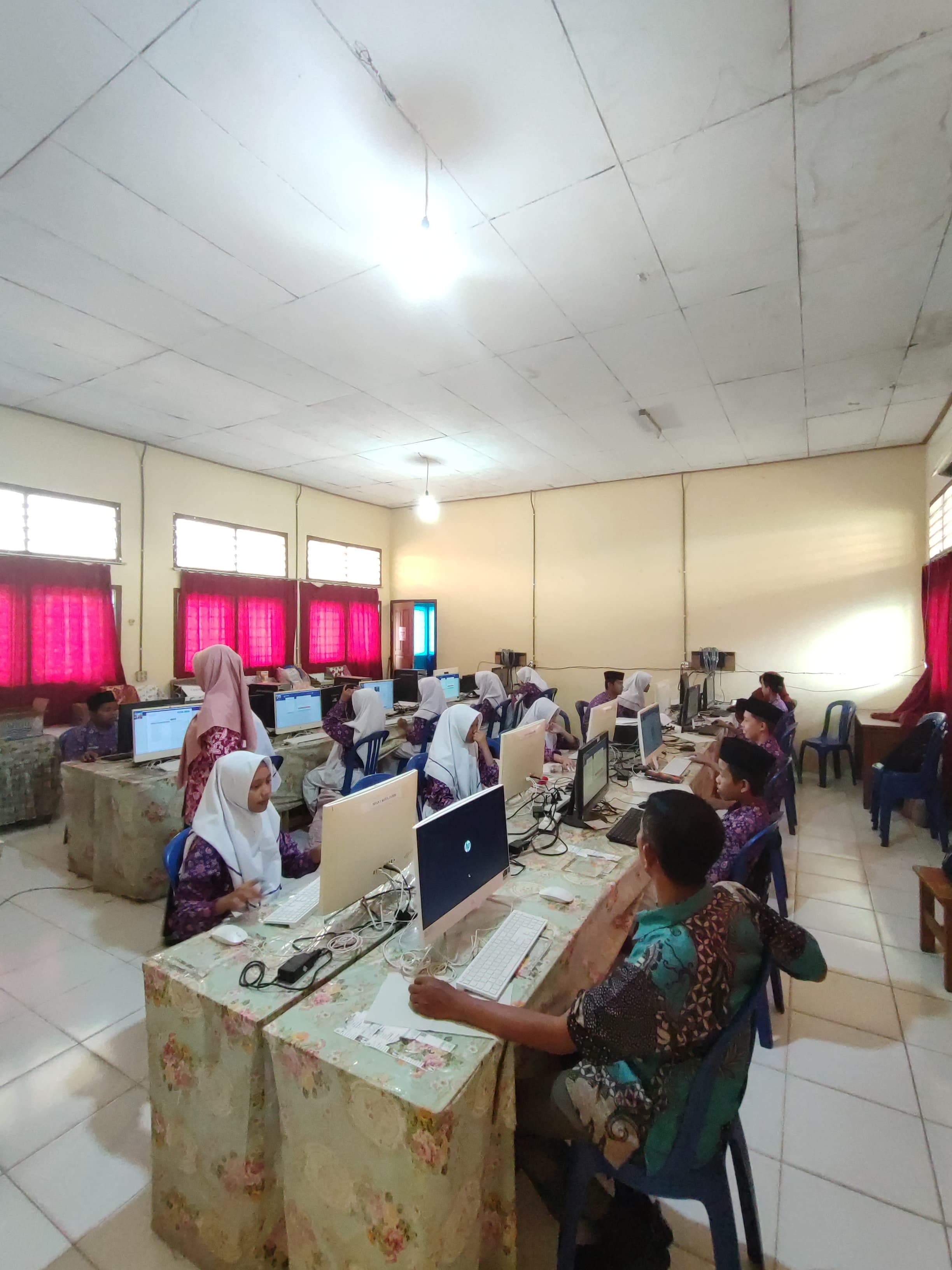 Pelaksanaan Gladi Kedua ANBK MTs Negeri 1 Kota Jambi Pelaksanaan Gladi Kedua ANBK MTs Negeri 1 Kota Jambi