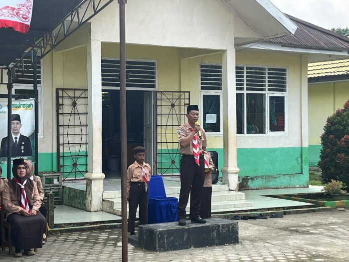 Gelar Persami Latih Mandiri Siswa MIN 1 Muaro Jambi, Kades M. Ali SH, Beri Apresiasi