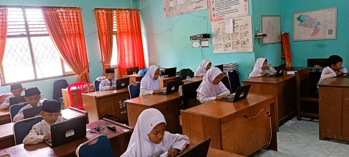 Gladi ANBK Hari Kedua, Siswa MIN 4 Tebo Makin Terbiasa Gunakan Perangkat Gladi ANBK Hari Kedua, Siswa MIN 4 Tebo Makin Terbiasa Gunakan Perangkat