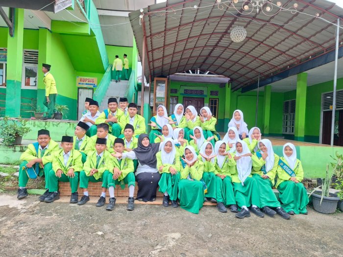 Upacara Bendera: Cinta Alam dan Lingkungan Harus Ditingkatkan Melalui Sikap Proaktif Menjaga Kebersihan Upacara Bendera: Cinta Alam dan Lingkungan Harus Ditingkatkan Melalui Sikap Proaktif Menjaga Kebersihan