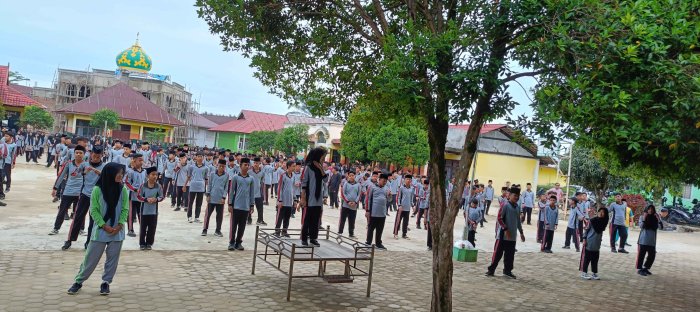 Senam Sehat Rutin Meriahkan Pagi di MTsN 2 Bungo Senam Sehat Rutin Meriahkan Pagi di MTsN 2 Bungo
