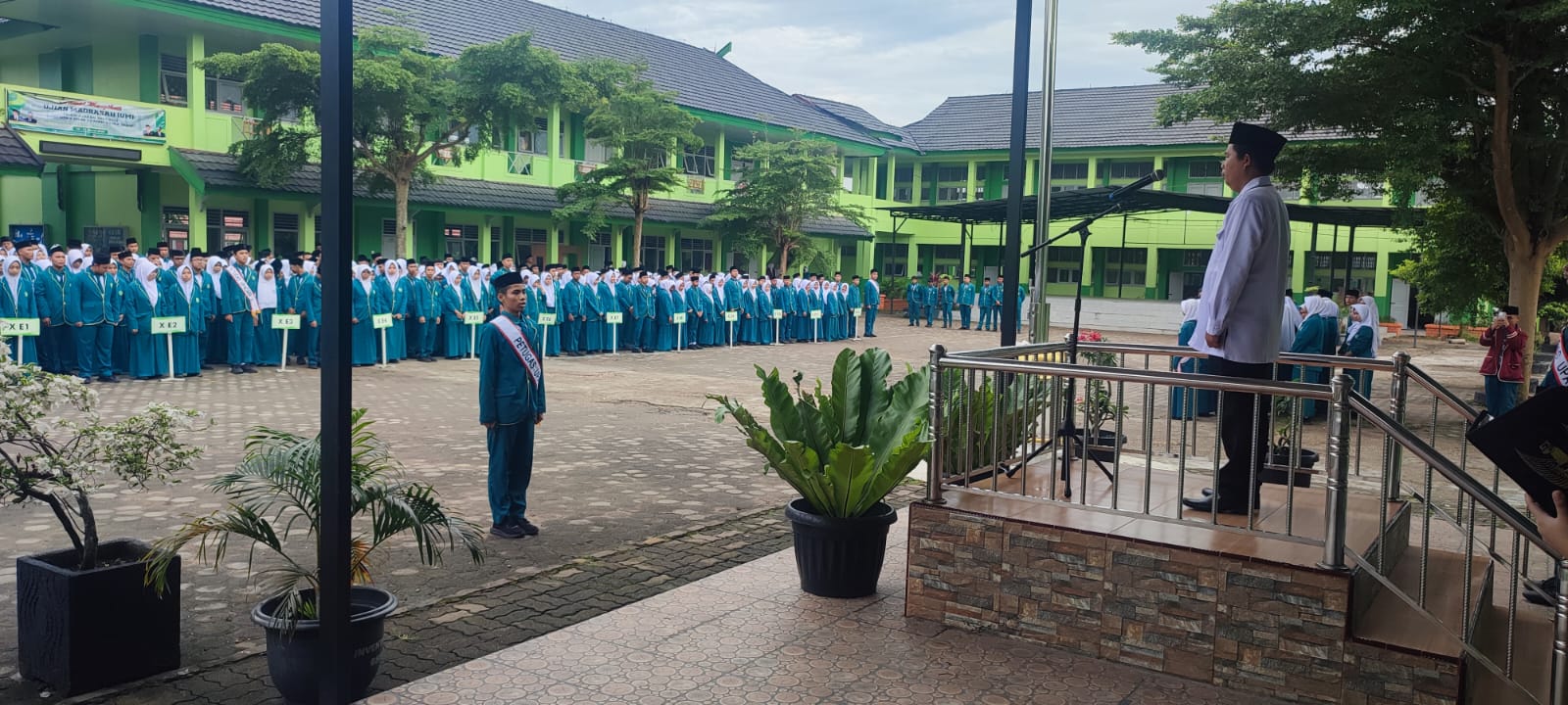 Upacara Senin, 19 Mei 2025: Momen Refleksi dan Persiapan Menghadapi Penilaian Akhir Semester Upacara Senin, 19 Mei 2025: Momen Refleksi dan Persiapan Menghadapi Penilaian Akhir Semester